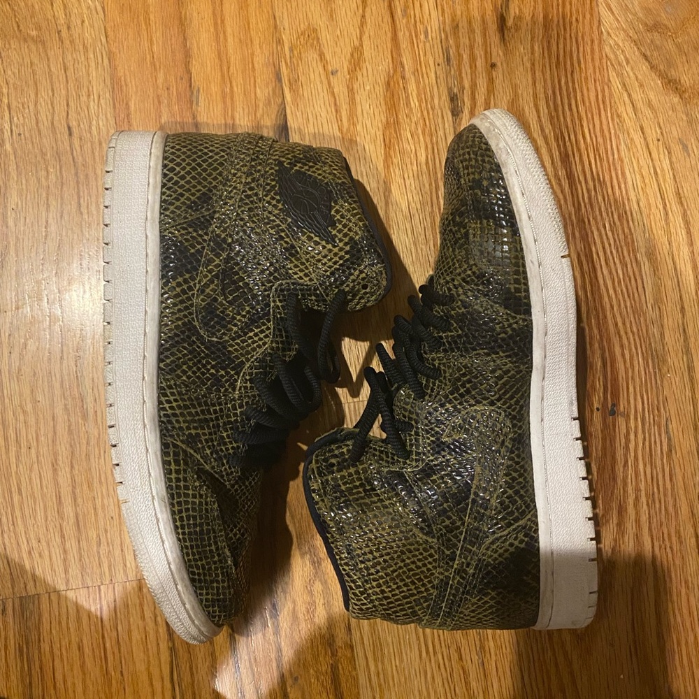 Wmns Air Jordan 1 Retro High Premium 'Snakeskin'